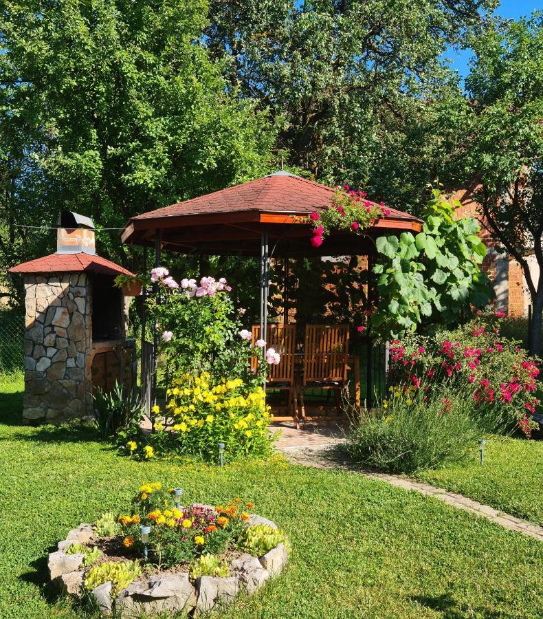 Bivium Apartment Otočac Екстериор снимка