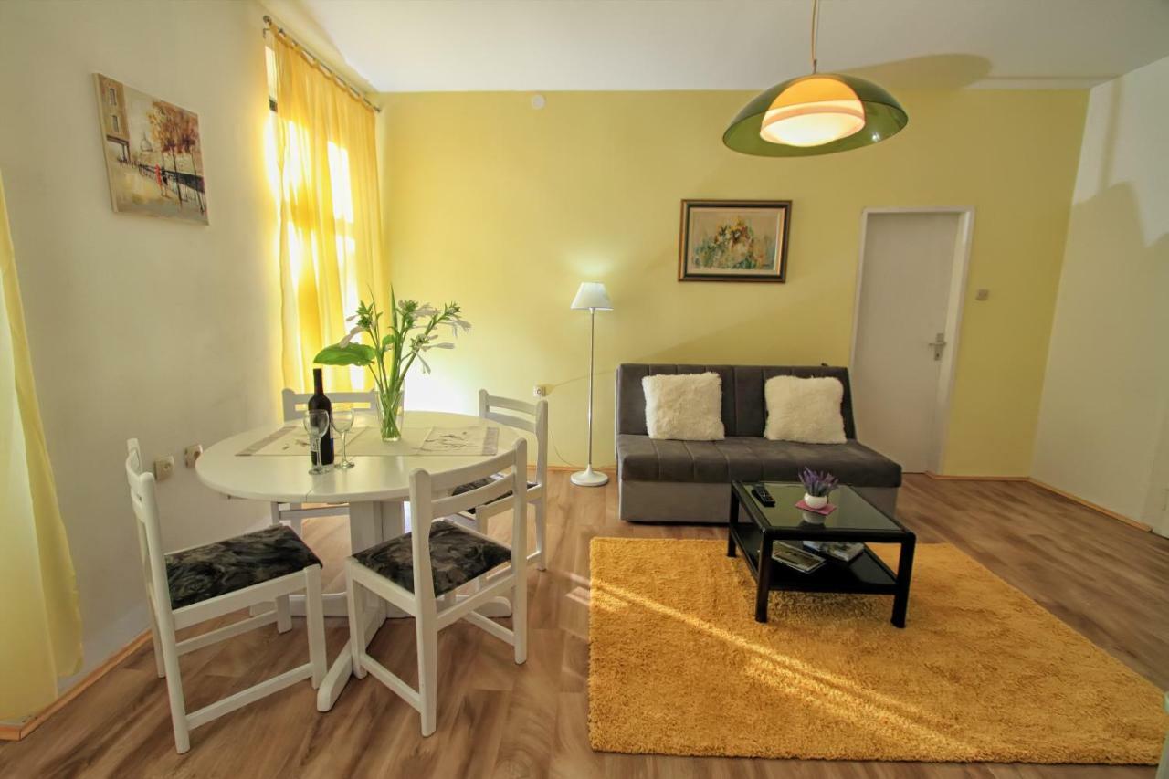 Bivium Apartment Otočac Екстериор снимка