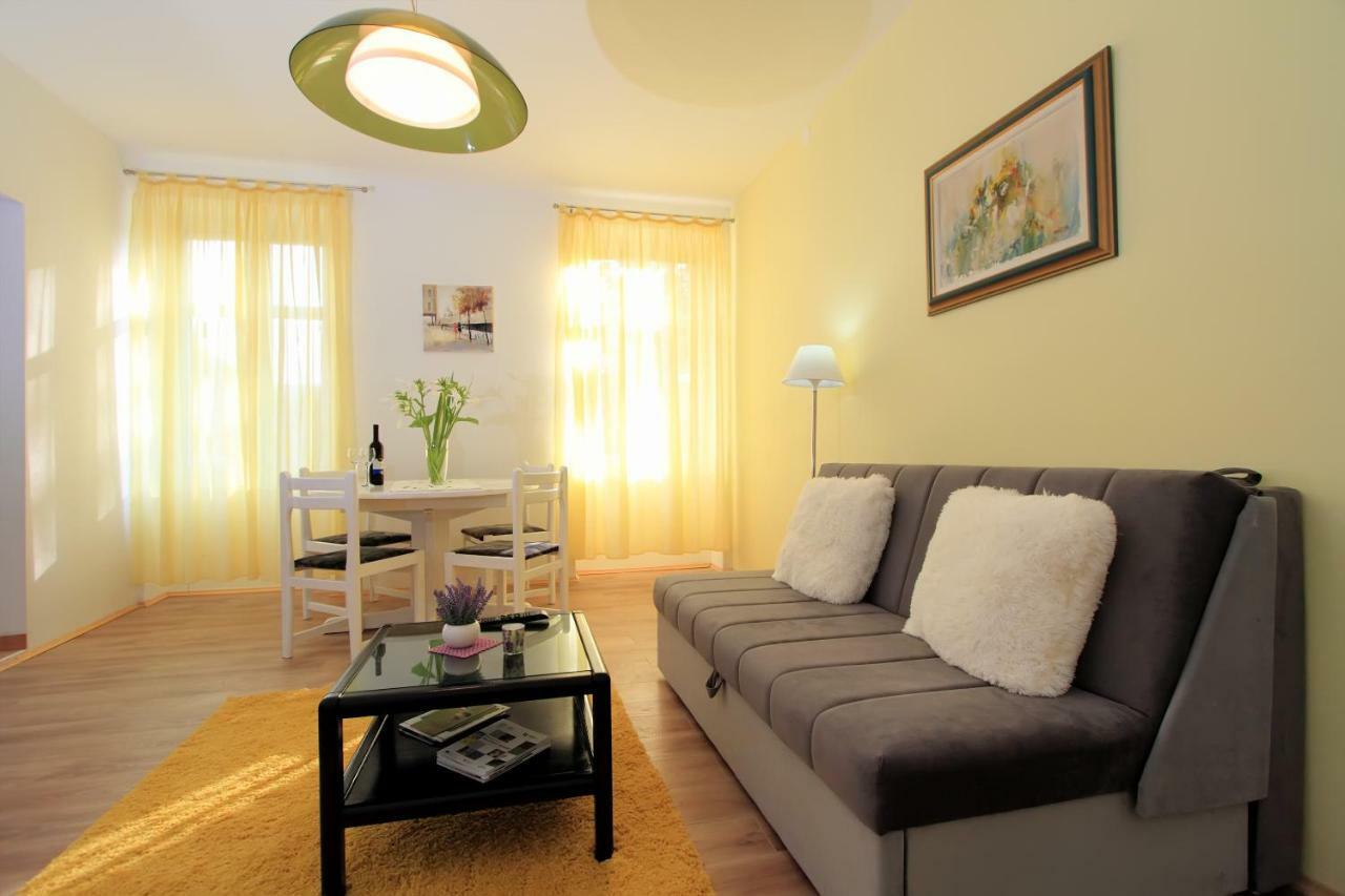 Bivium Apartment Otočac Екстериор снимка
