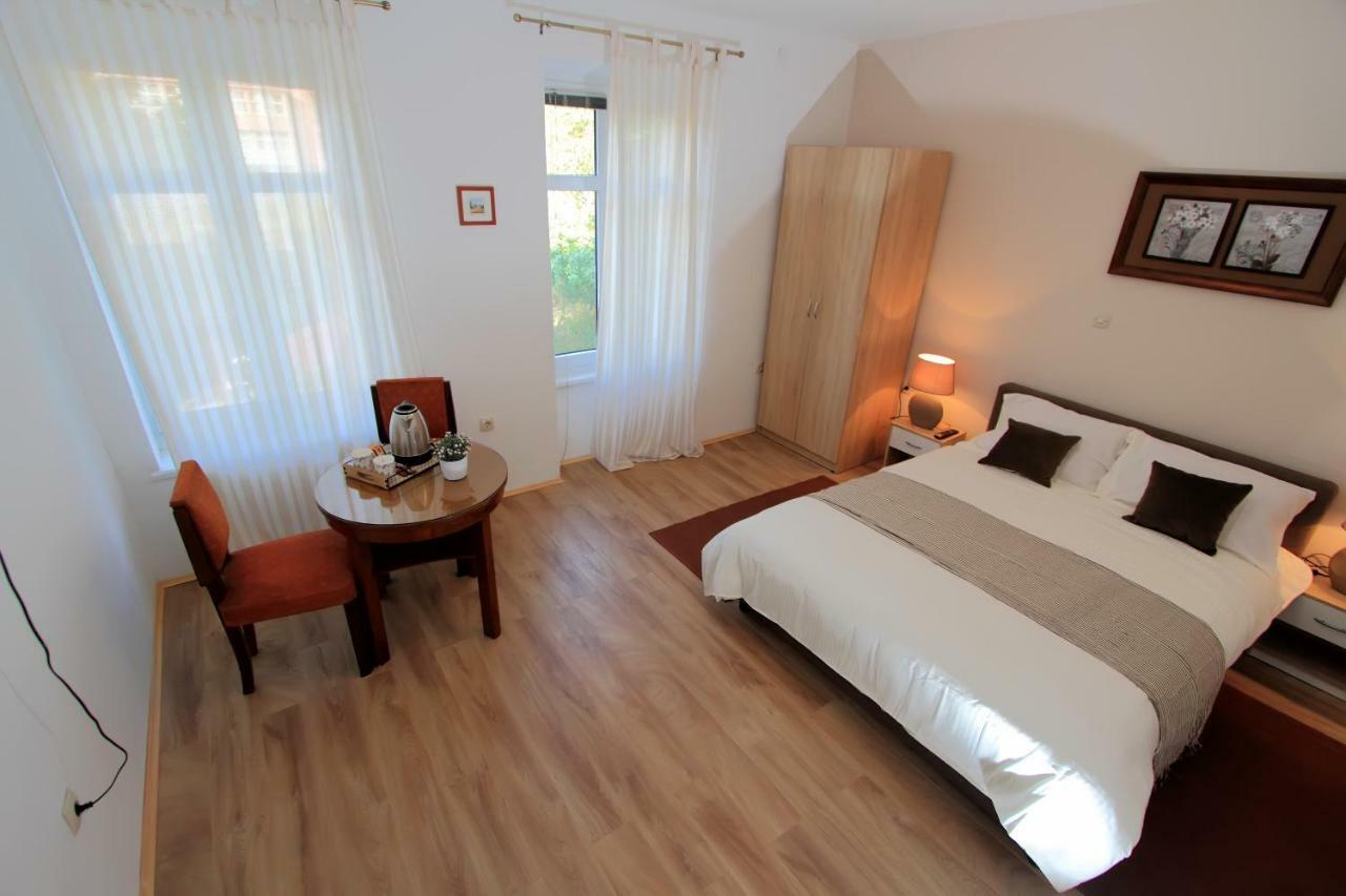 Bivium Apartment Otočac Екстериор снимка
