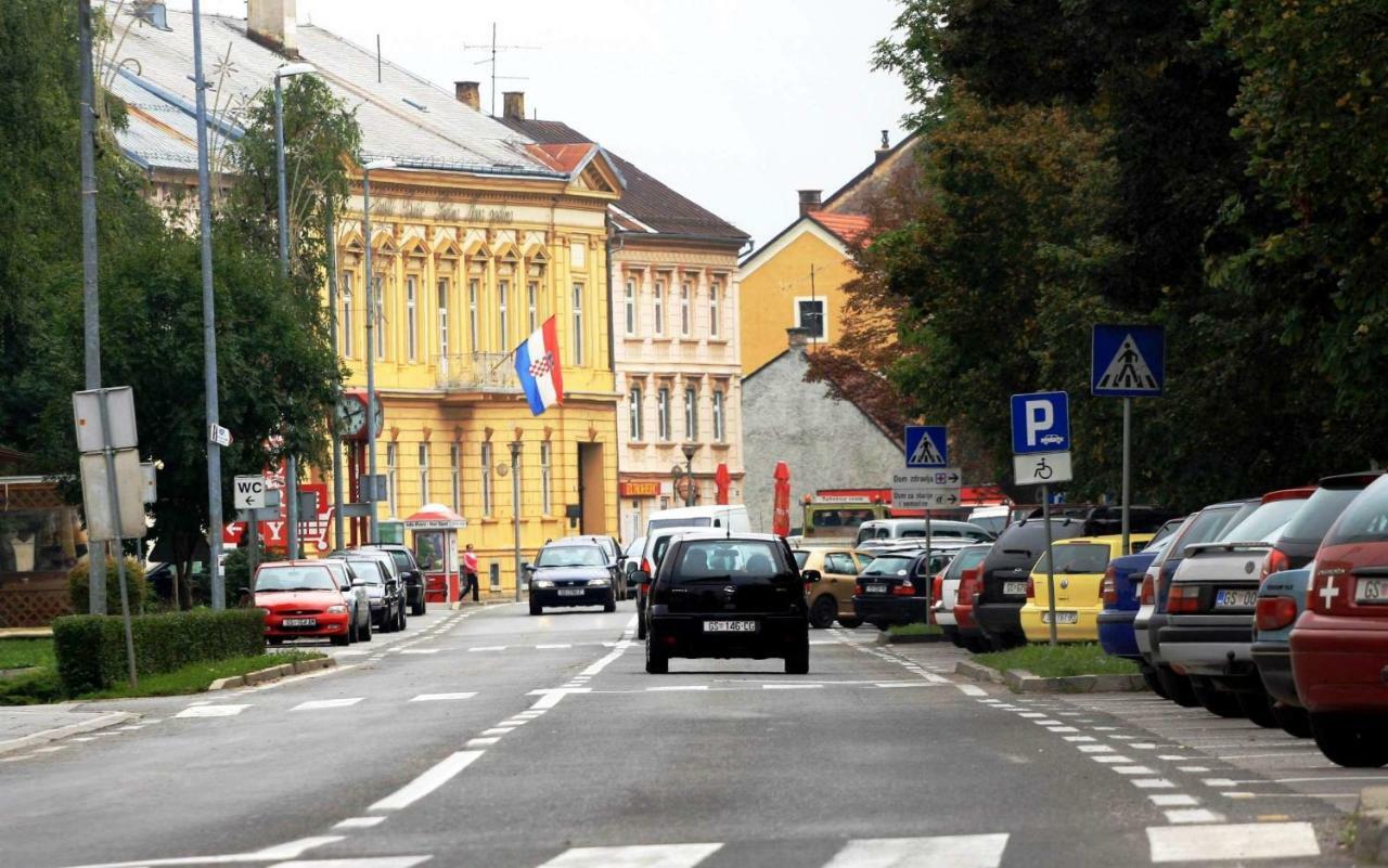 Bivium Apartment Otočac Екстериор снимка